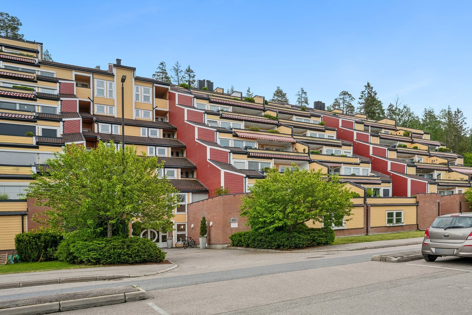Leiligheten ligger i et sentralt og meget attraktivt boligområde på Skedsmokorset. Galleribilde
