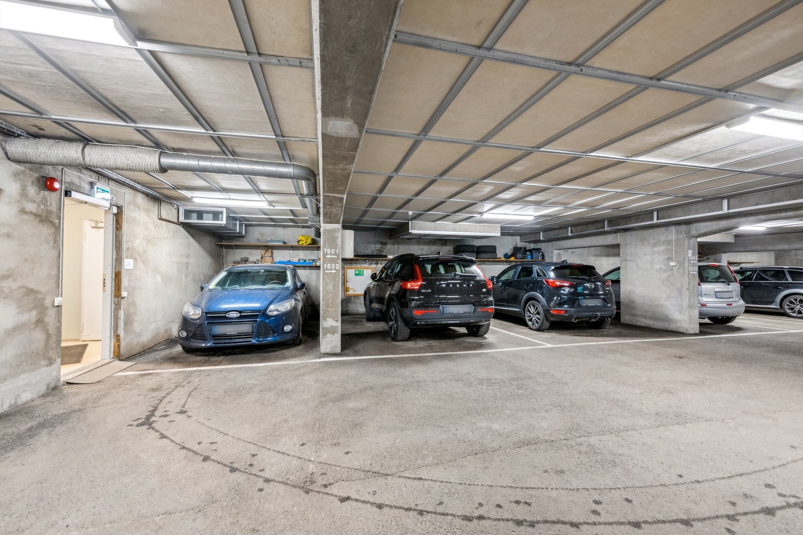 Leiligheten disponerer en garasjeplass med mulighet for å installere elbillader. Galleribilde