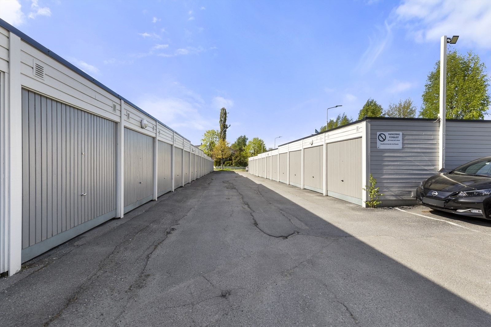 Det medfølger en garasjeplass i rekke. Galleribilde