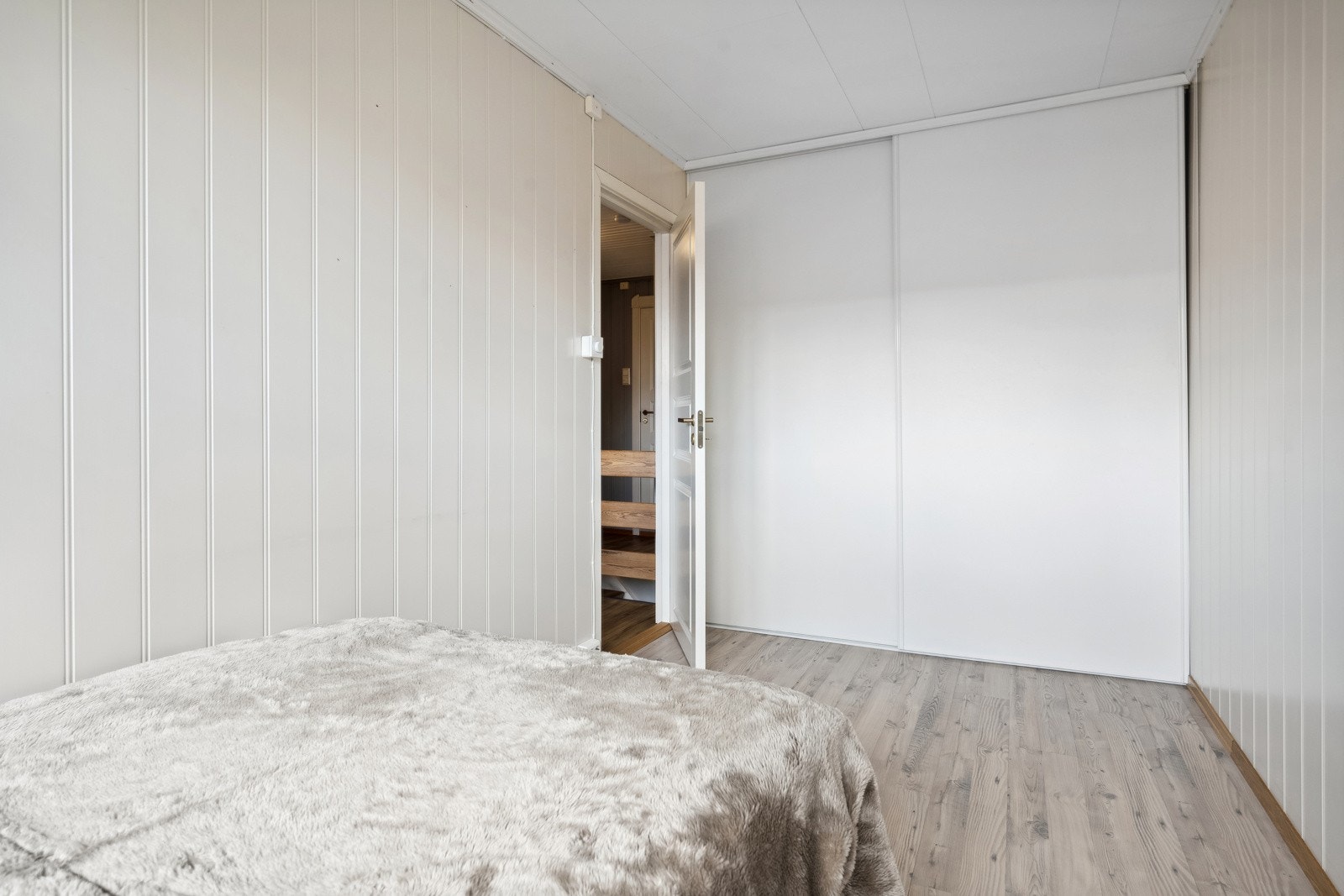 Soverom 2 har skyvedørsgarderobe. Galleribilde