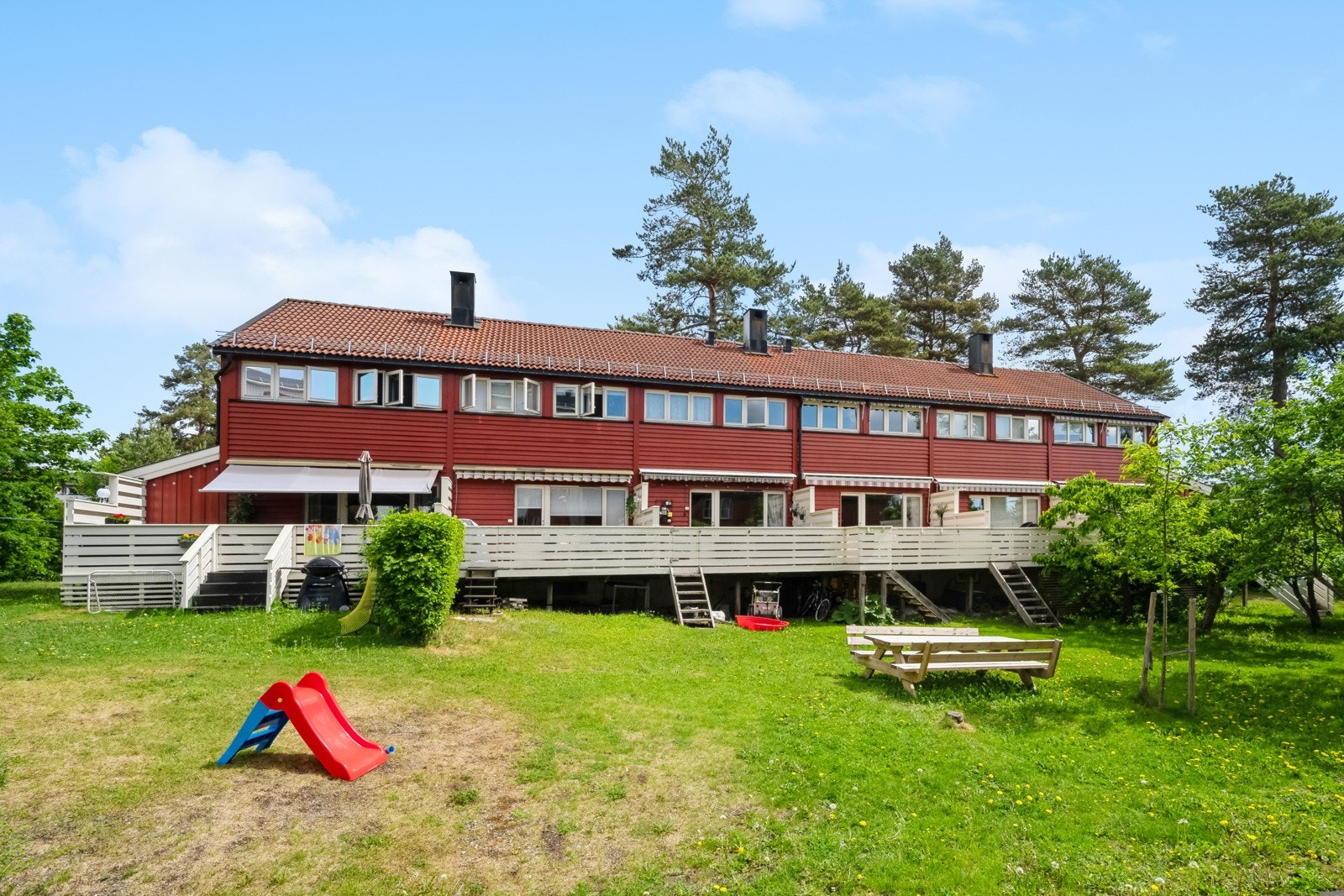 Fasade med hage. Galleribilde