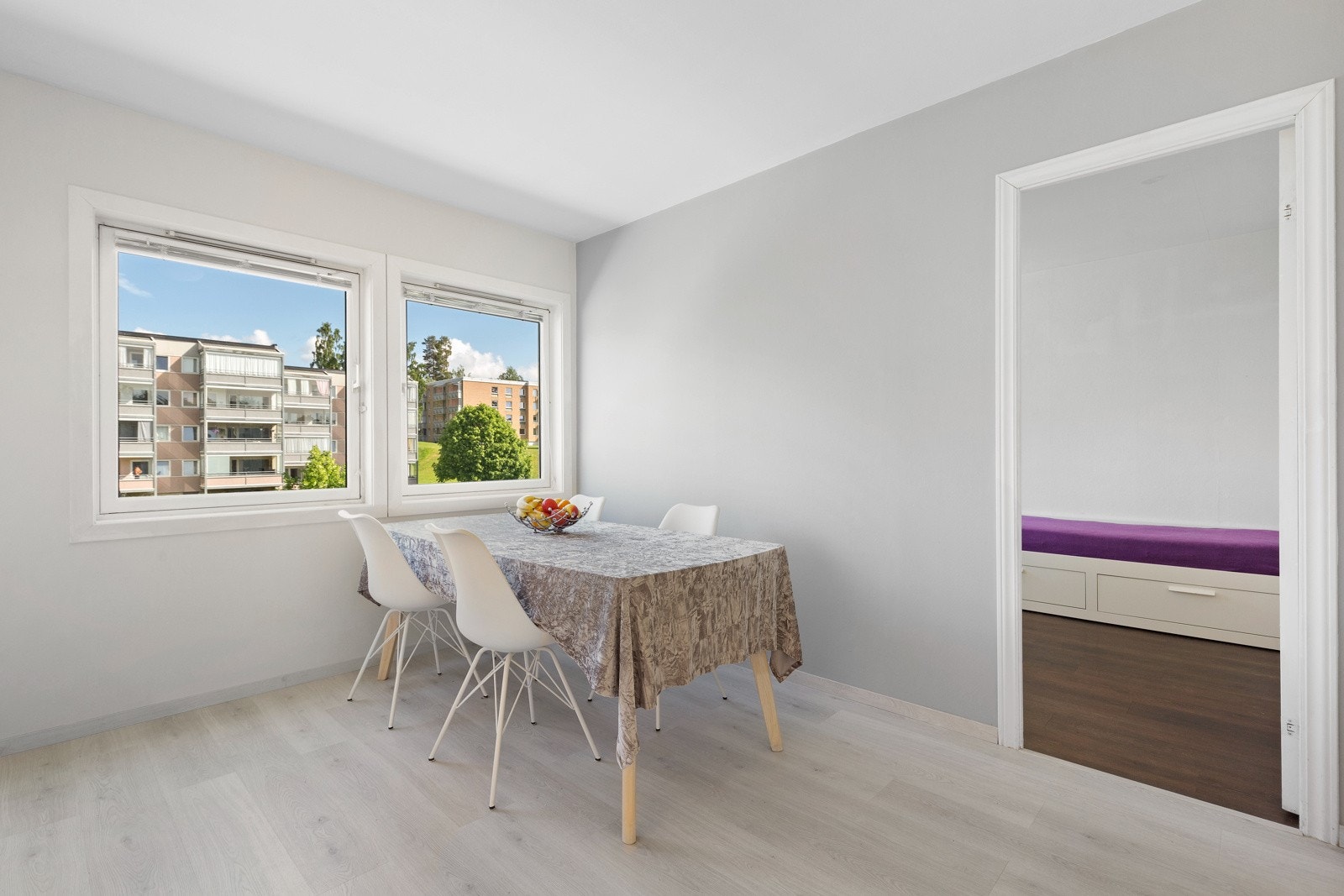 God plass til kjøkkengruppe Galleribilde