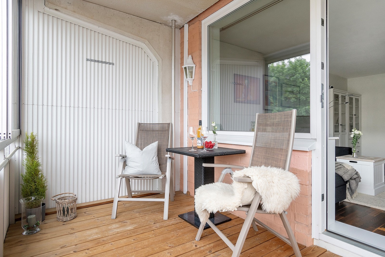 OBOS eiendomsmeglere har gleden av å presentere Skiferveien 12 - Dette er en pen 3-roms leilighet med meget sentral beliggenhet og gode lysforhold. Galleribilde