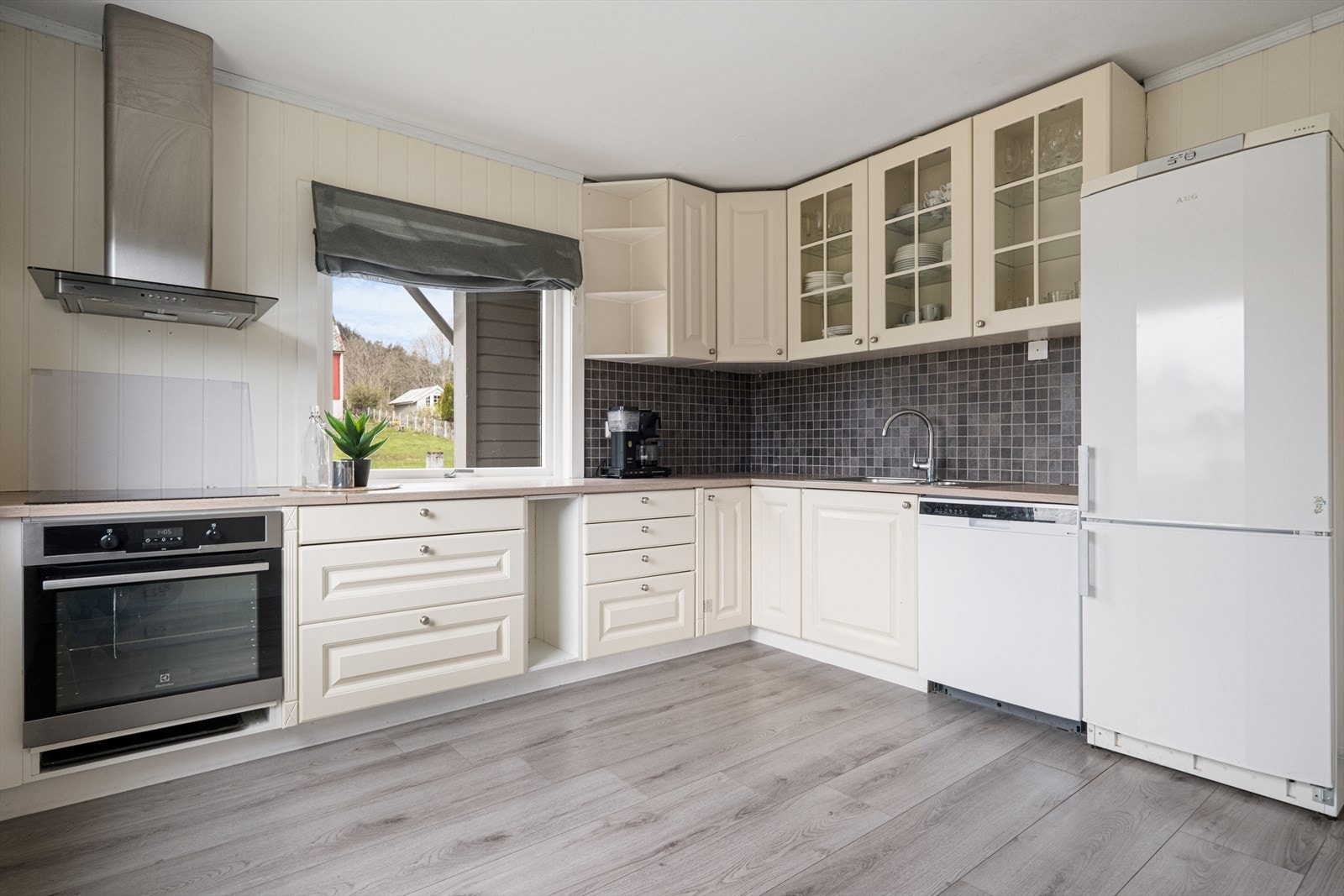 Det er også plass til spisebord ved kjøkken om ønskelig Galleribilde