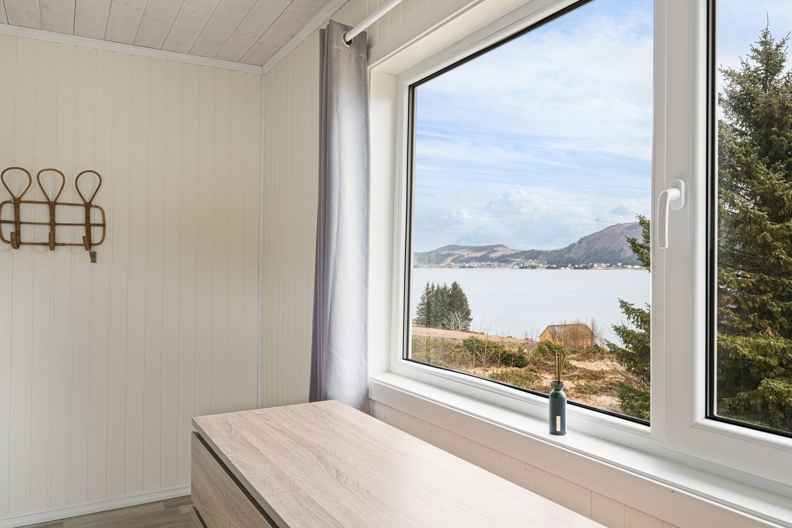 De fleste vinduer i boligen er skiftet i 2020 og er i PVC og har 2-lags glass Galleribilde