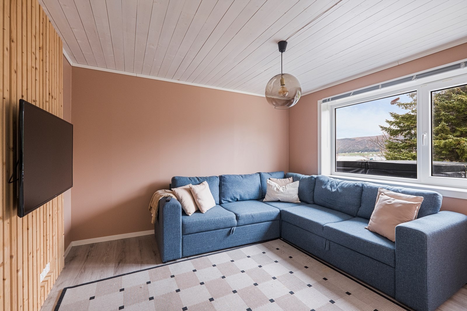 Soverom brukt som kjellerstue Galleribilde