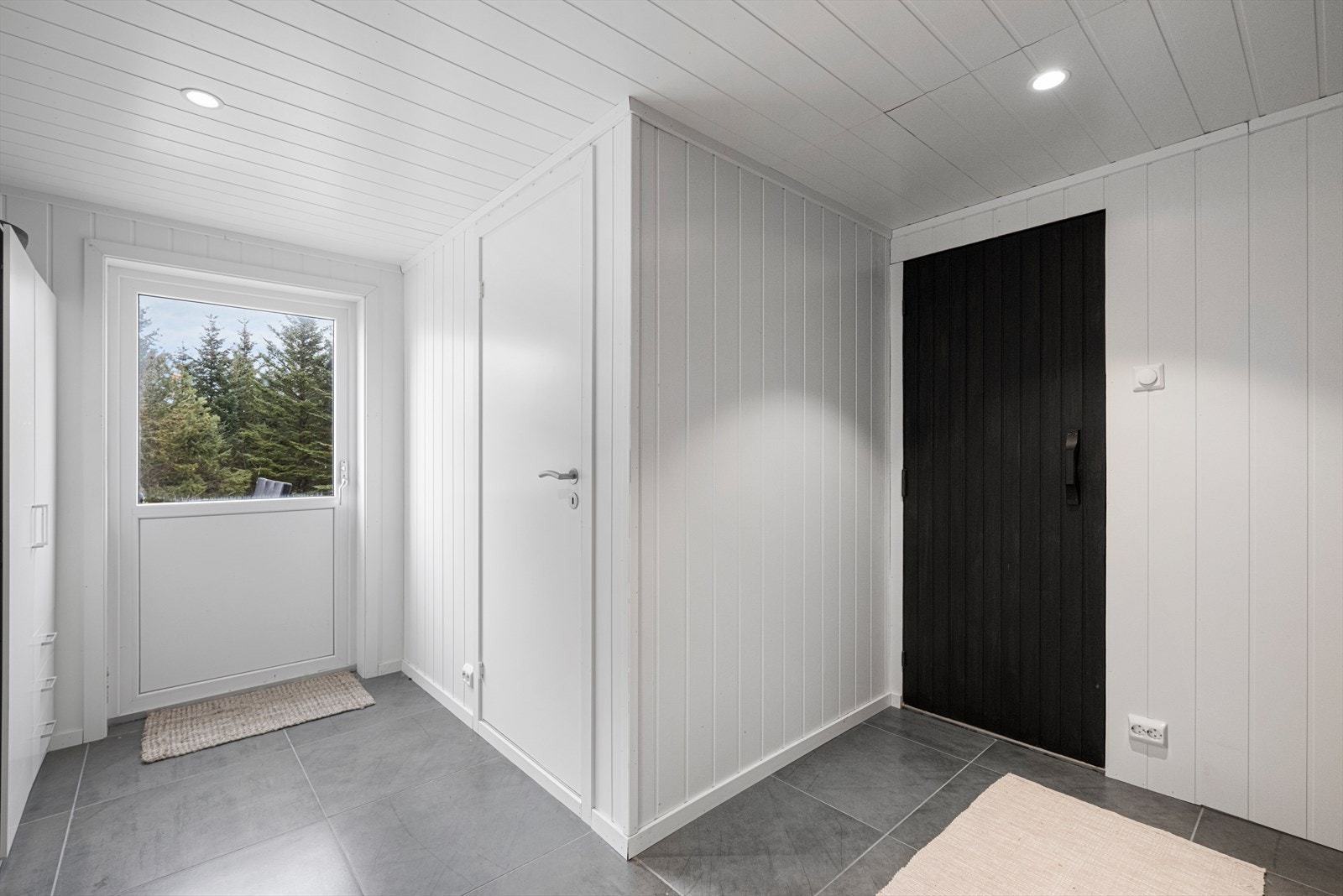 Utgang til terrasse og hage Galleribilde