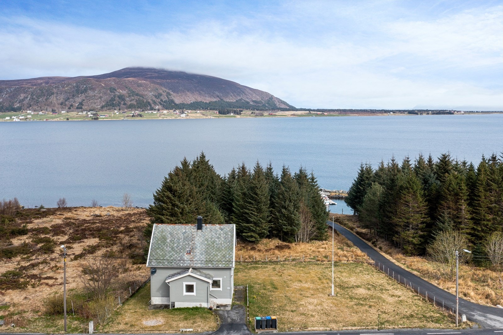 Boligen ligger nært sjøen Galleribilde