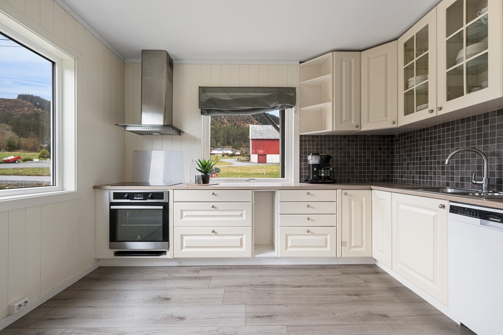 Godt med skap- og benkeplass Galleribilde