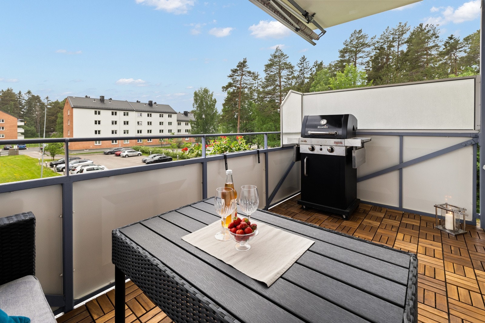 Hyggelig og sydvendt balkong på 7 m² med gode solforhold Galleribilde