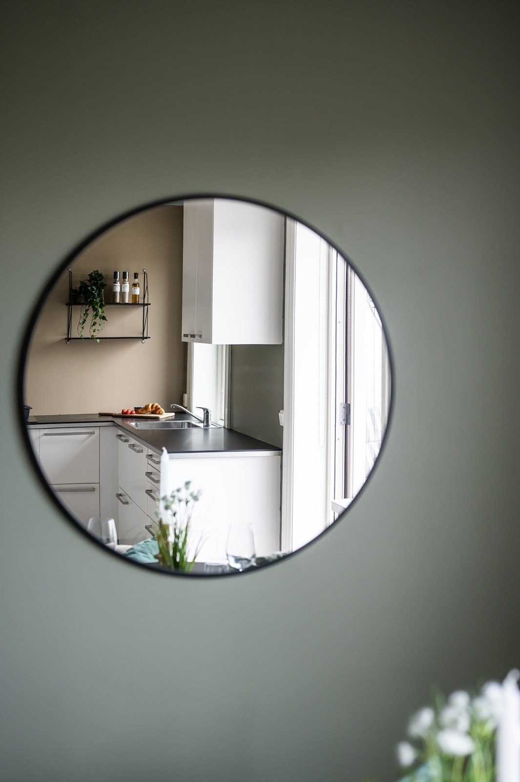 Leiligheten har god intern beliggenhet midt i borettslaget! Galleribilde