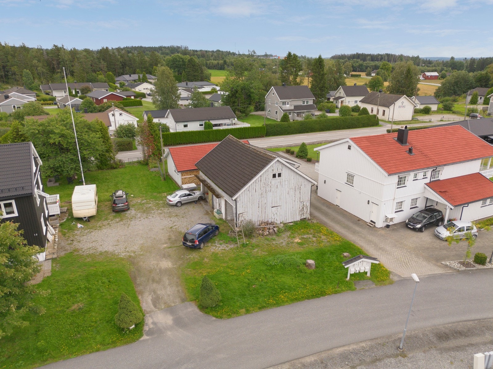 Boligtomten ligger i flatt terreng. Galleribilde