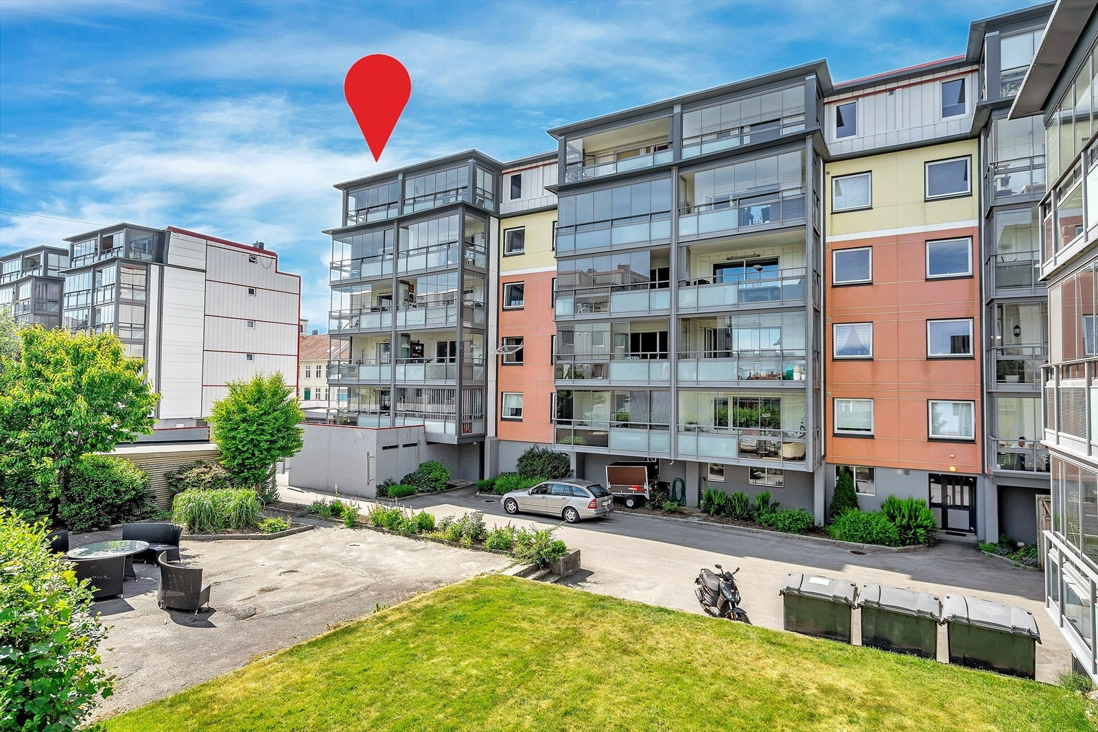 Leiligheten ligger meget flott til på enden i toppetasjen. Galleribilde