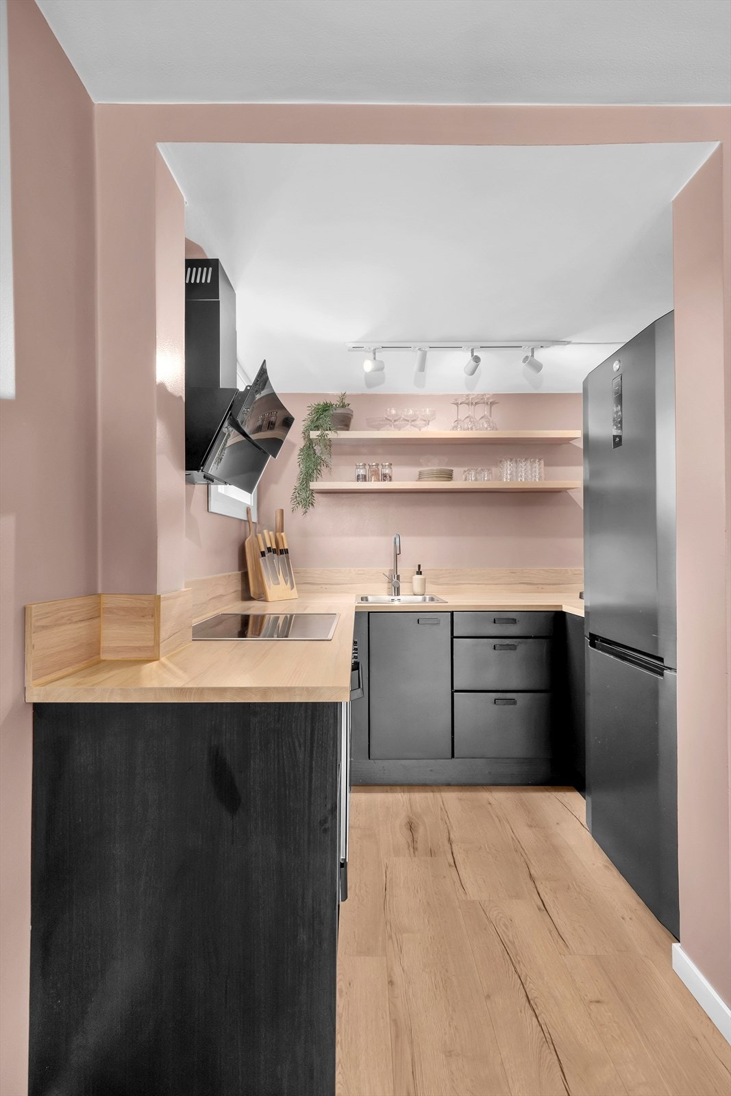 En ny kjøkkenvifte fra 2020 er installert for å sørge for god ventilasjon. Galleribilde