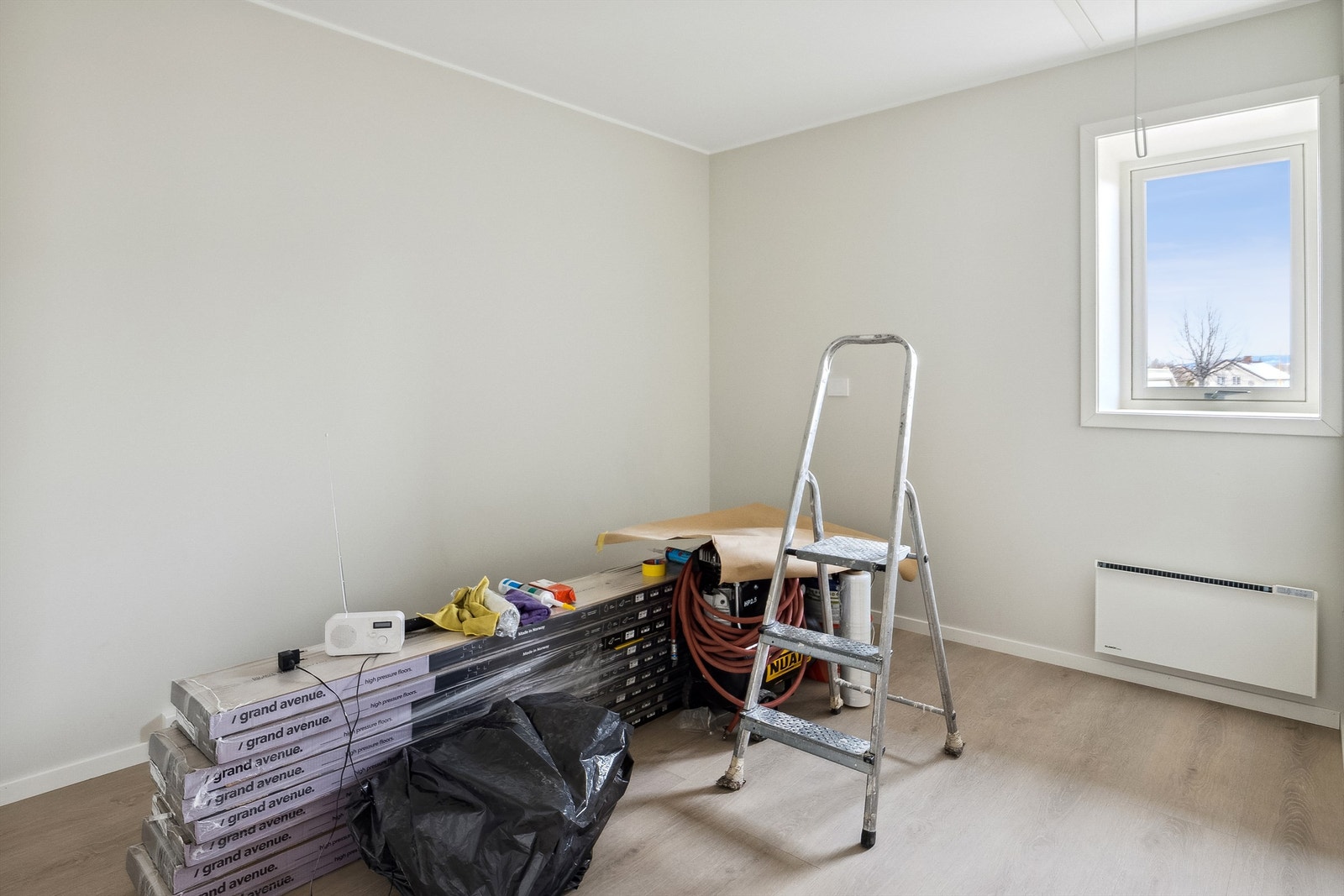 Siste innspurt for å få ferdig soverommet - dette er nå ferdigstilt. Galleribilde