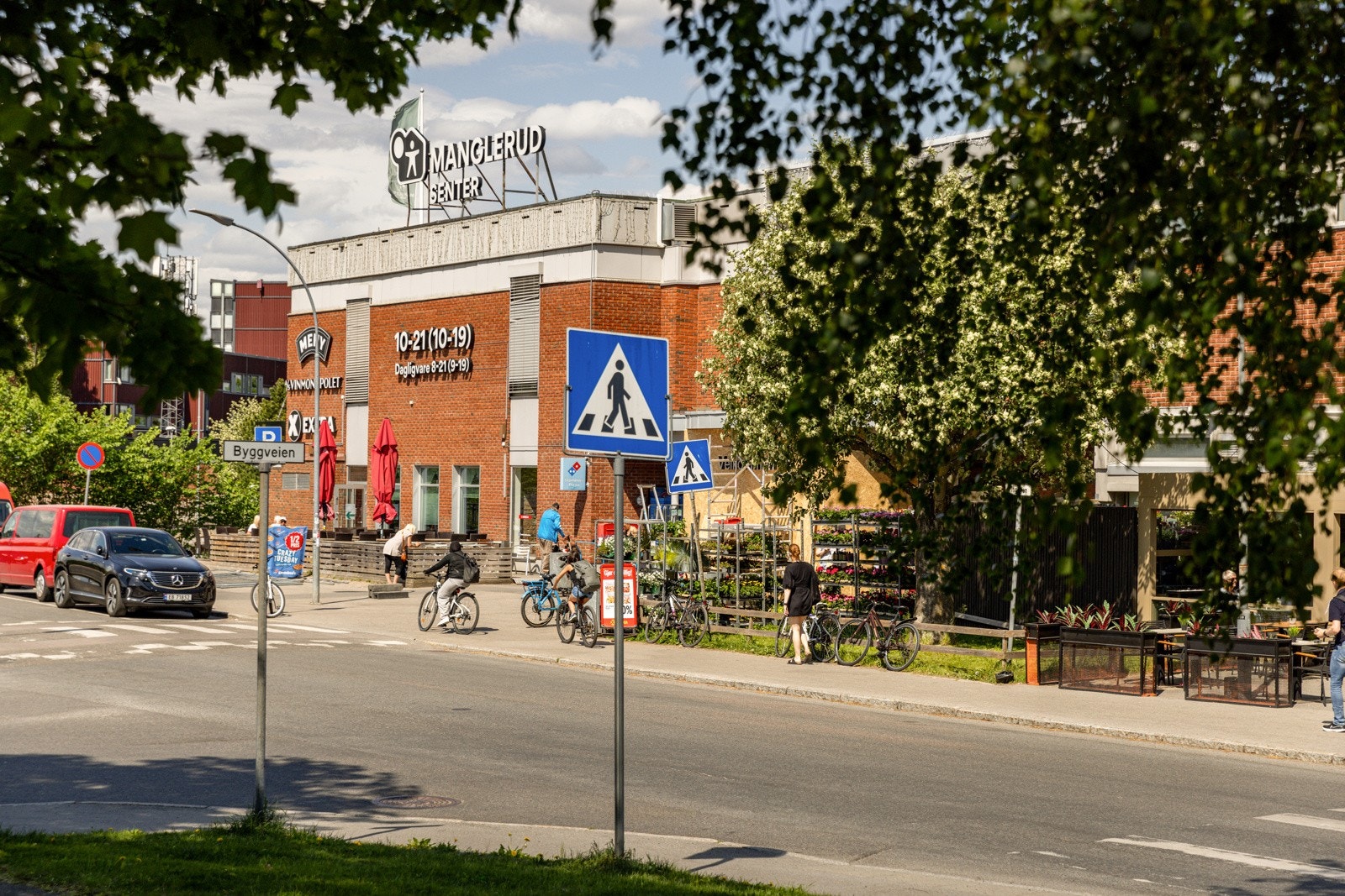 Fin og sentral beliggenhet på Manglerud med kort gange til Manglerudsenteret, matbutikker og t-banen som bruker i overkant av 10min til Oslo sentrum. Galleribilde