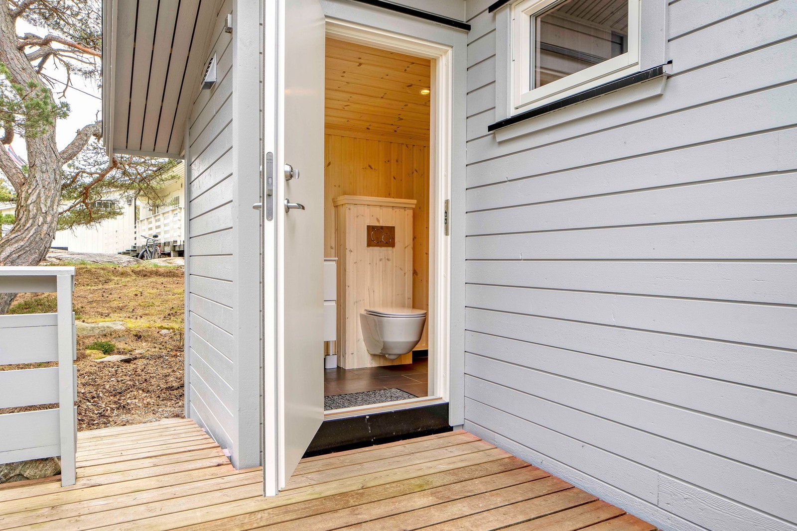 Vaskerom/wc fra den nordlige plattingen. Galleribilde