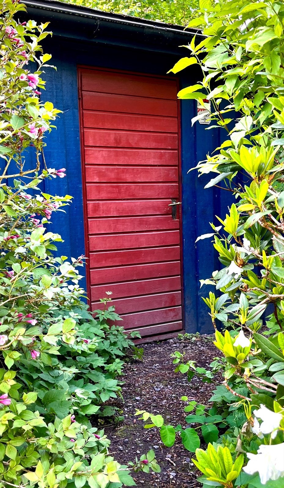 Inngang til garasjen - sidedør til verkstedet Galleribilde