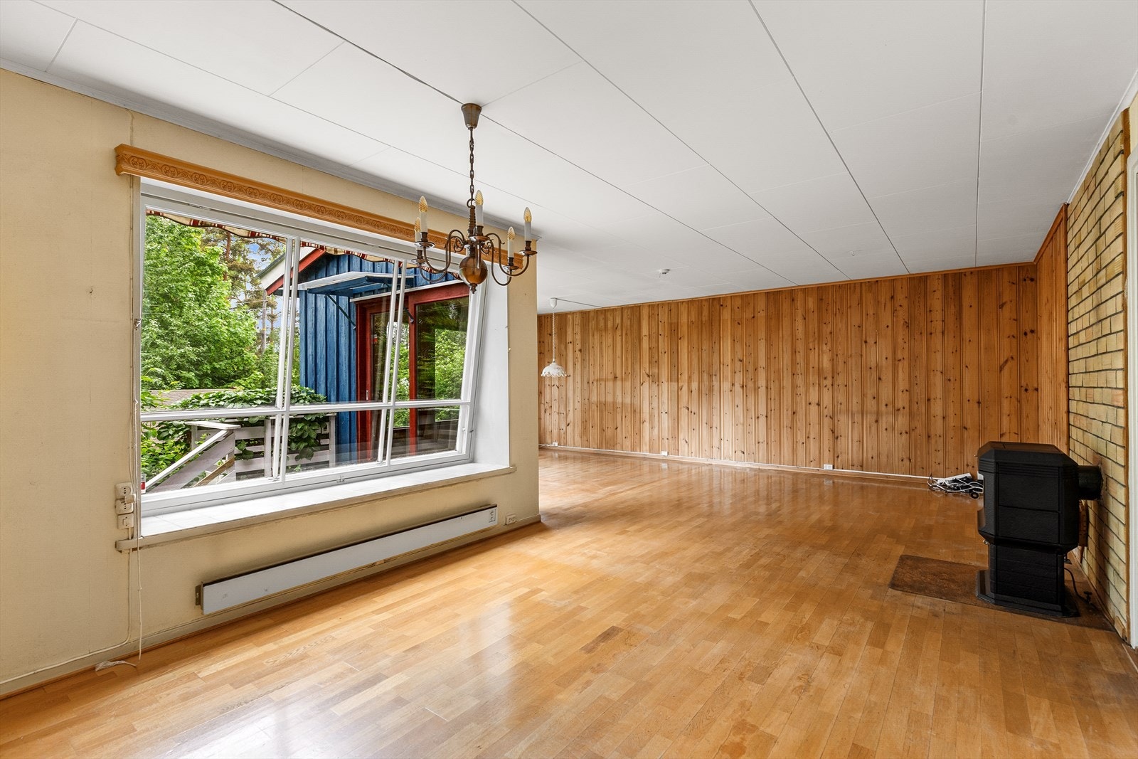 Stue med tilhørende peisovn Galleribilde