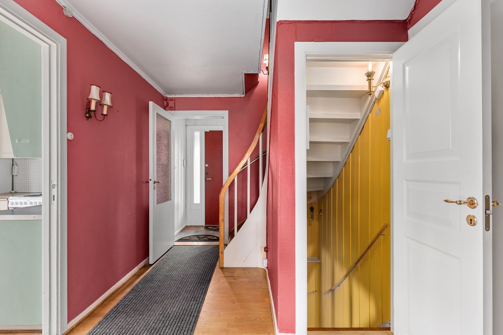 Gang - bilde tatt fra stuedør Galleribilde