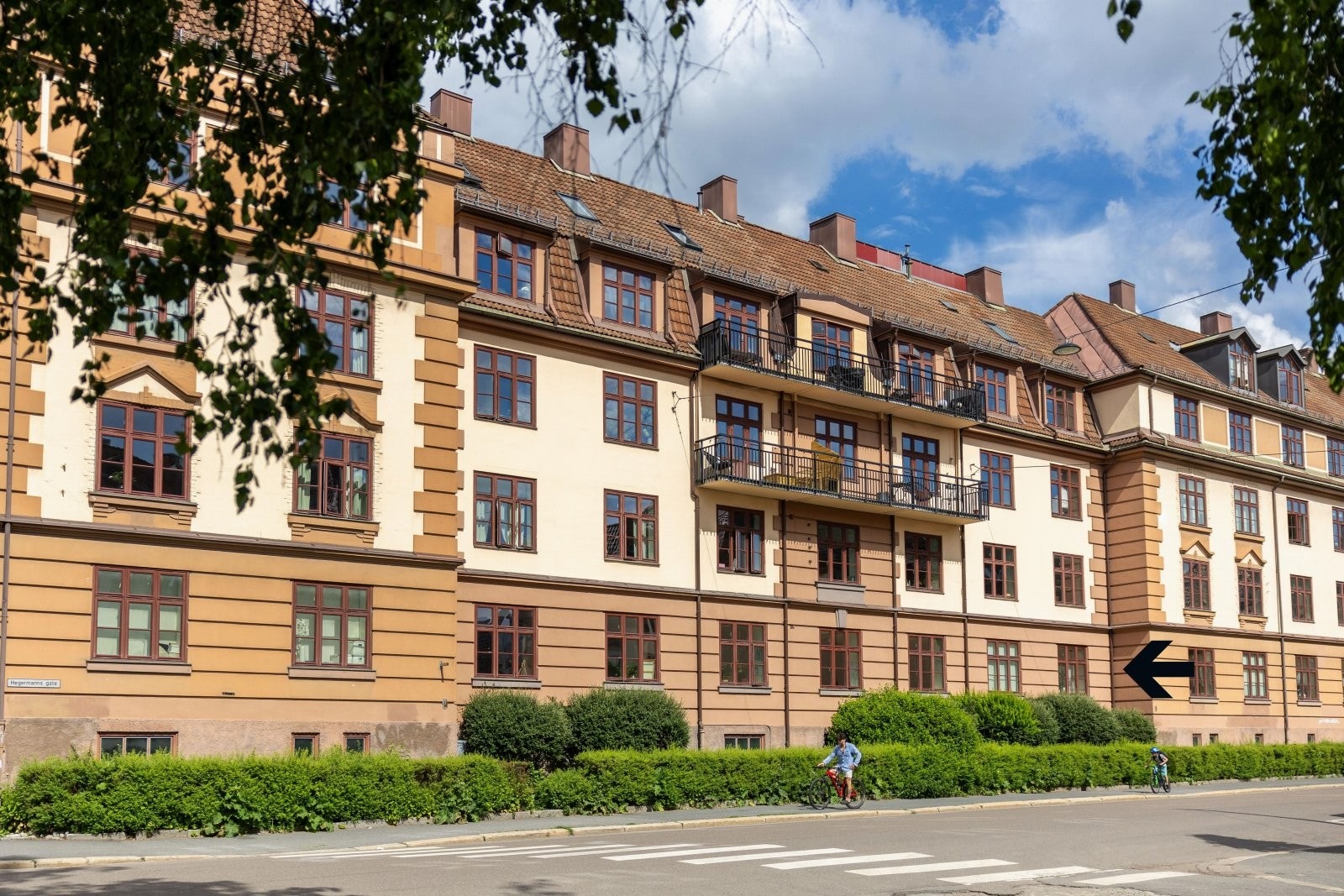 Leiligheten ligger i en høy og usjenert 1. etasje i et ettertraktet borettslag på Torshov Galleribilde