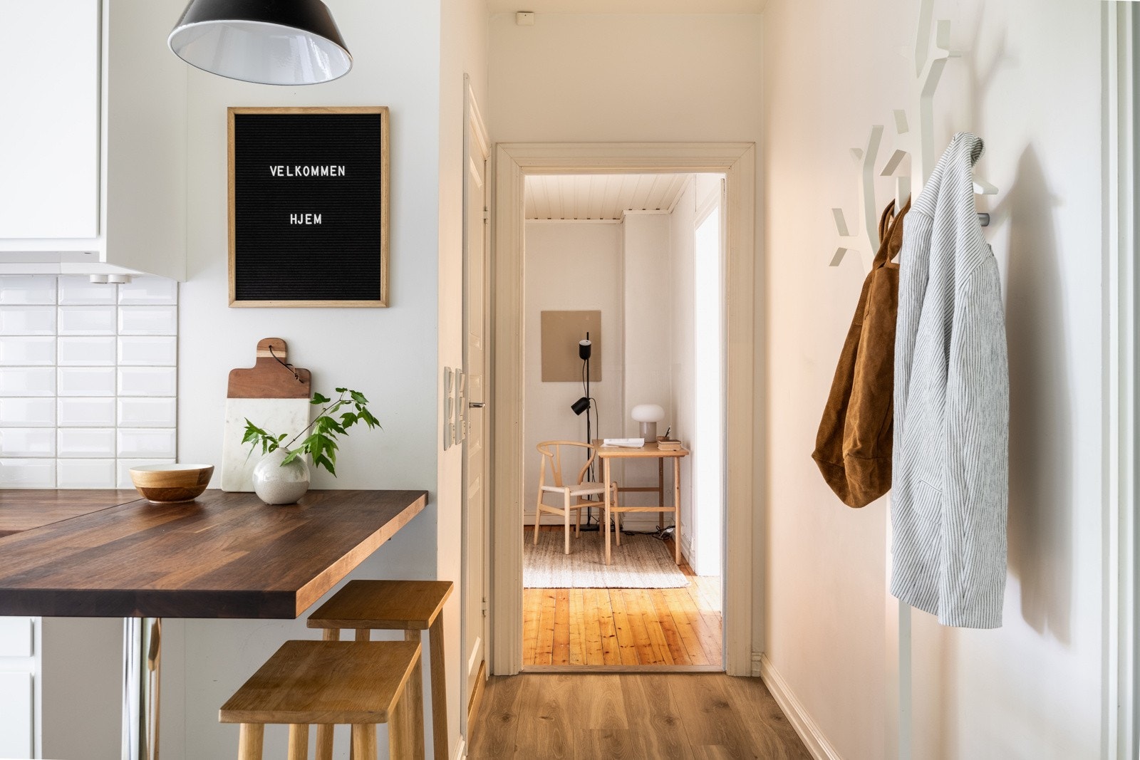 Mye benkeplass til matlaging og barløsning for raske måltider Galleribilde