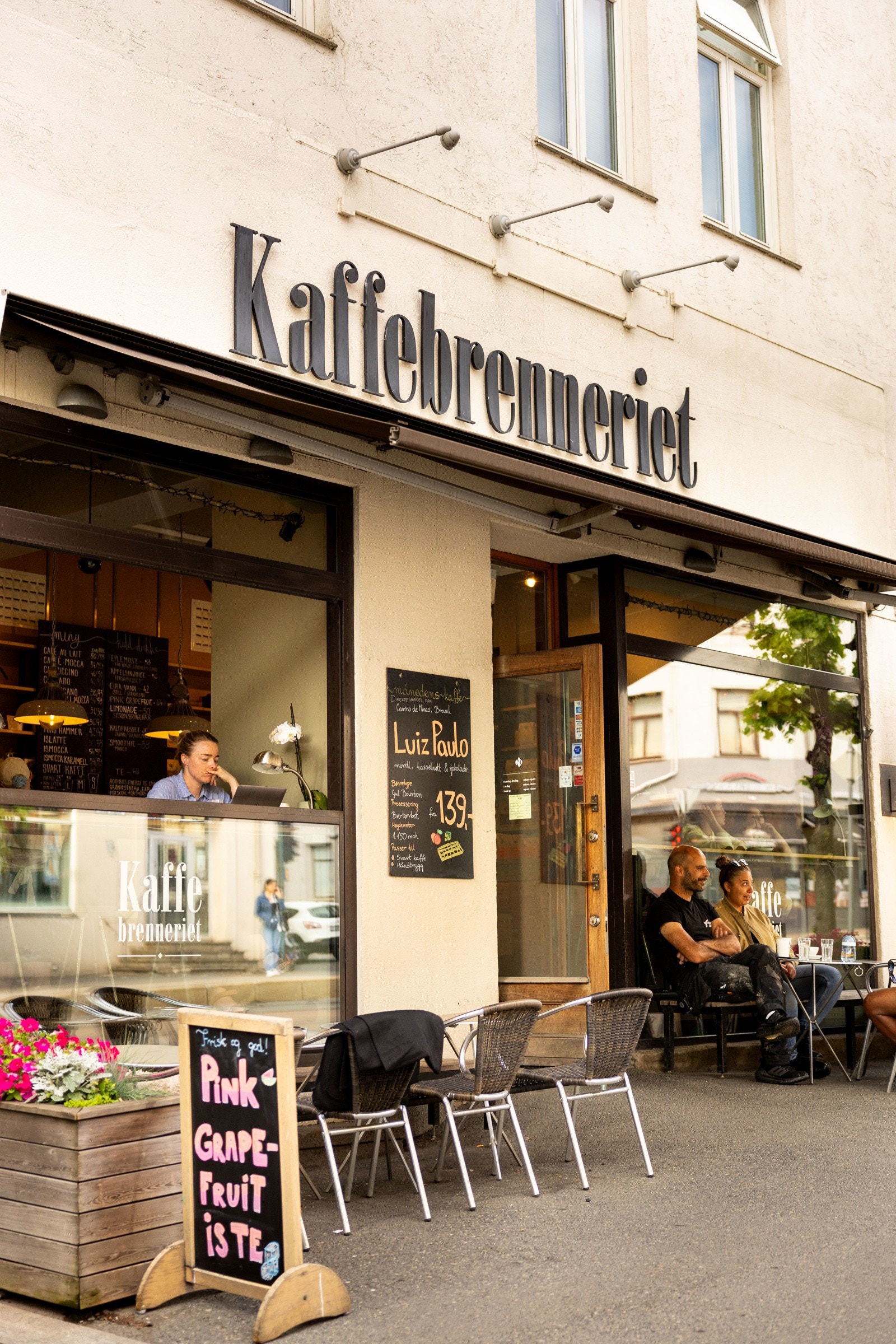 Området har et godt kollektivtilbud via buss, trikk og T-bane. Trikk 11, 12 og 18 går fra Vogts gate. Galleribilde