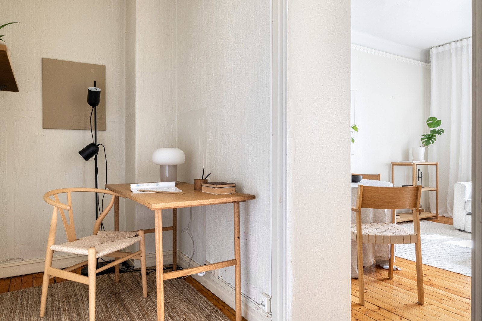 Mellom soverommet og stuen er det nok plass til å innrede med hjemmekontor-løsning Galleribilde