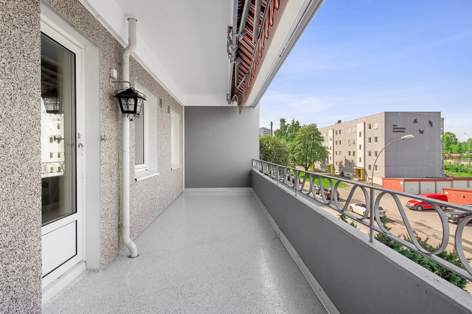 Stor vestvendt balkong på 15 kvm med 2 markiser Galleribilde