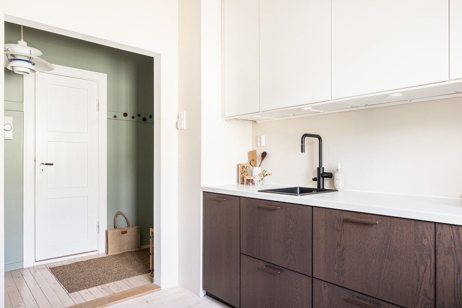 Et herlig kjøkken du kan fryde deg over. Blandebatteriet har uttrekkbar spylefunksjon Galleribilde