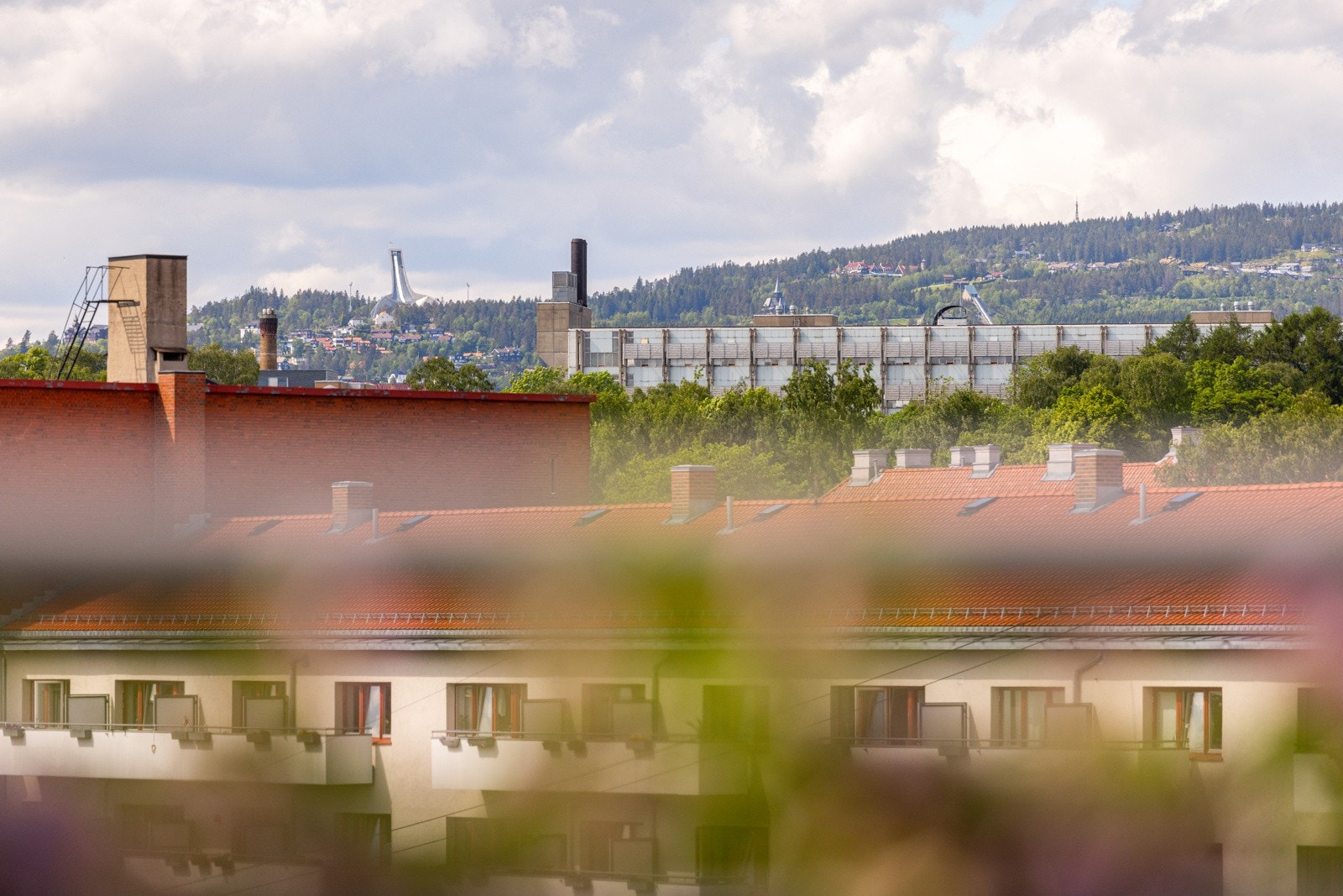 Og mot Holmenkollen i vest hvor solen går ned. Galleribilde