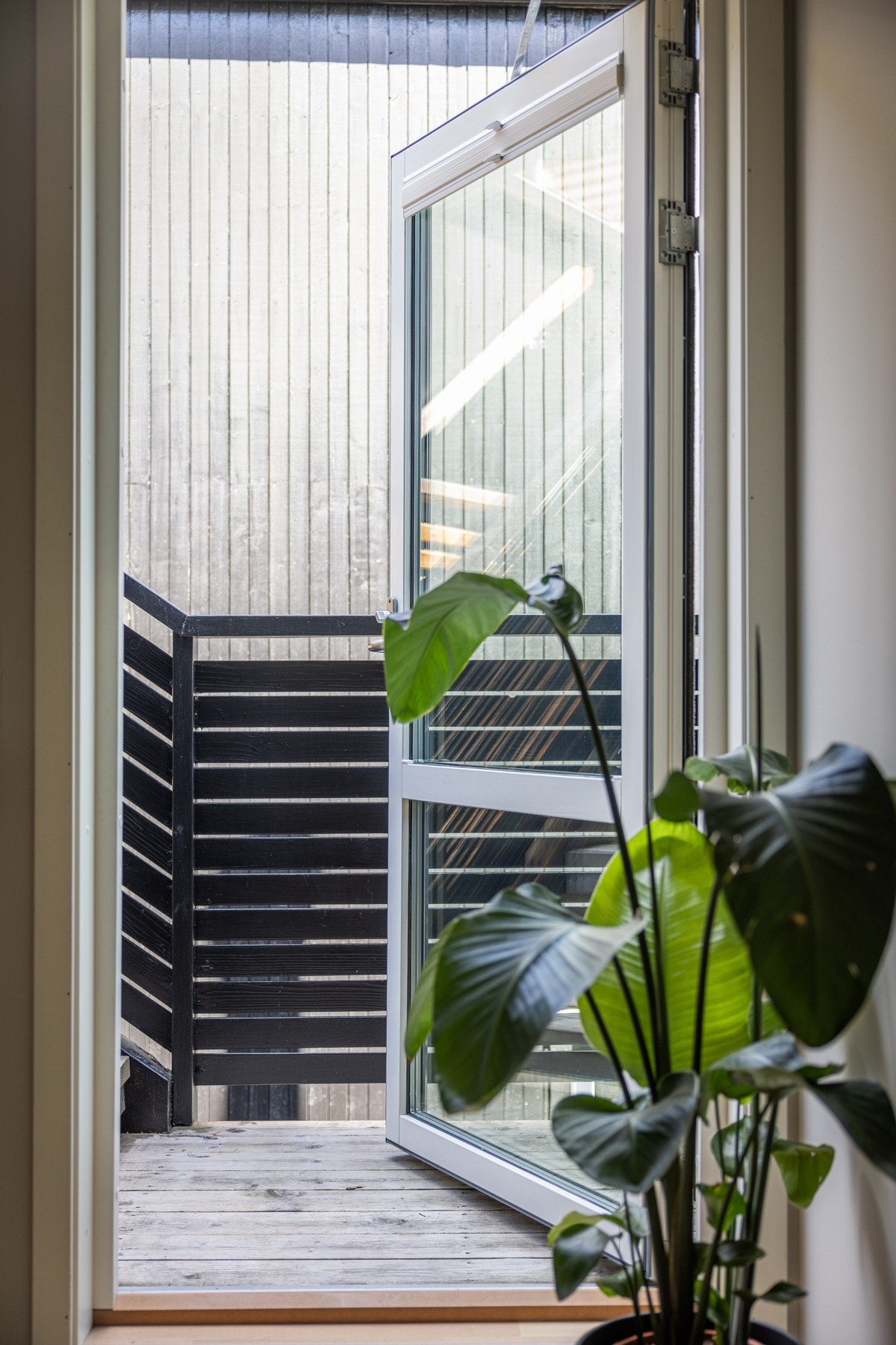 Etasjen har utgang til utvendig trapp som leder opp til takterrassen. Galleribilde