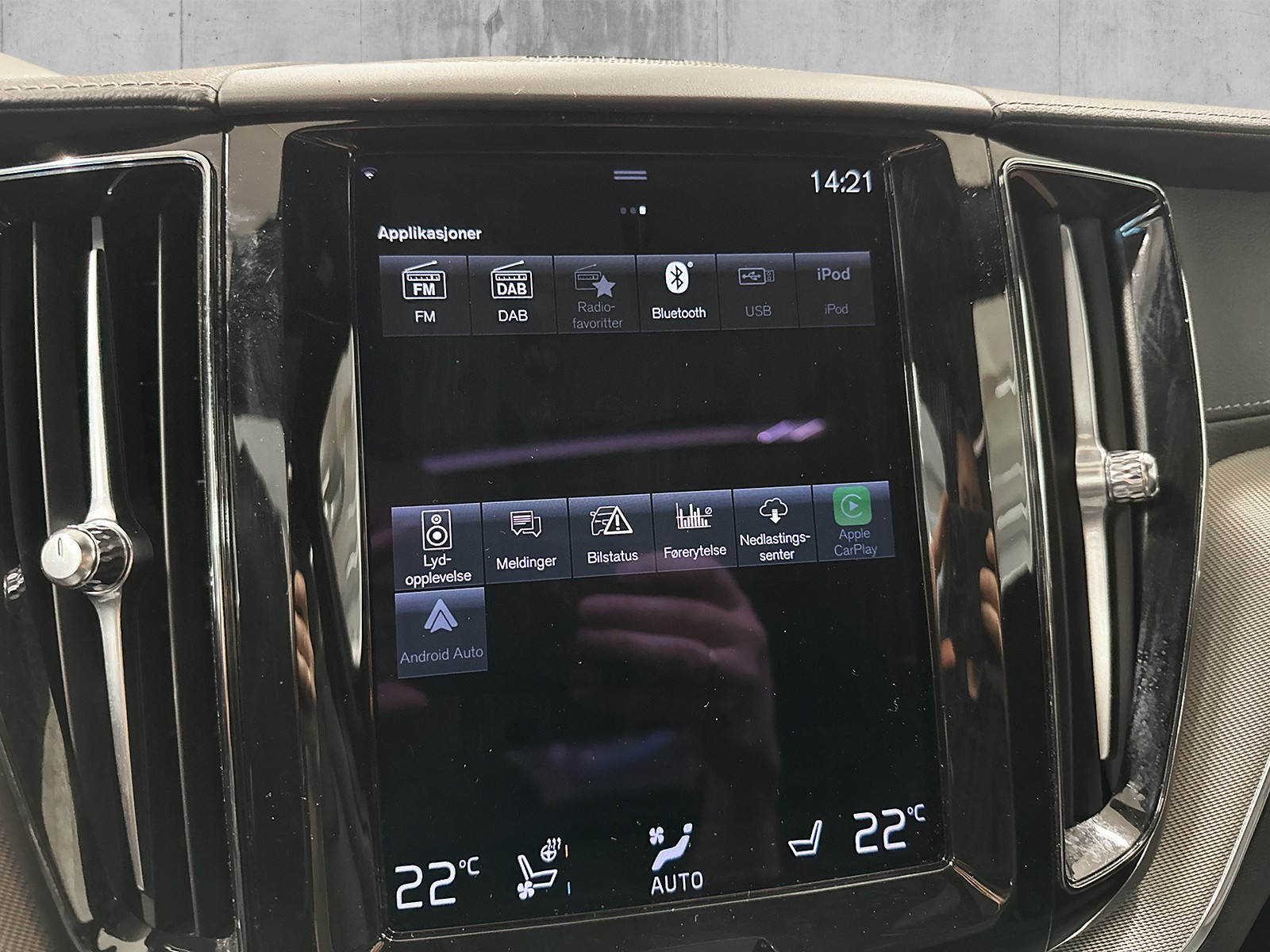 Apple CarPlay og Android auto er på plass