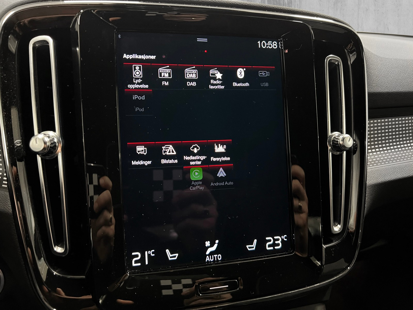 Android auto og Apple CarPlay er på plass
