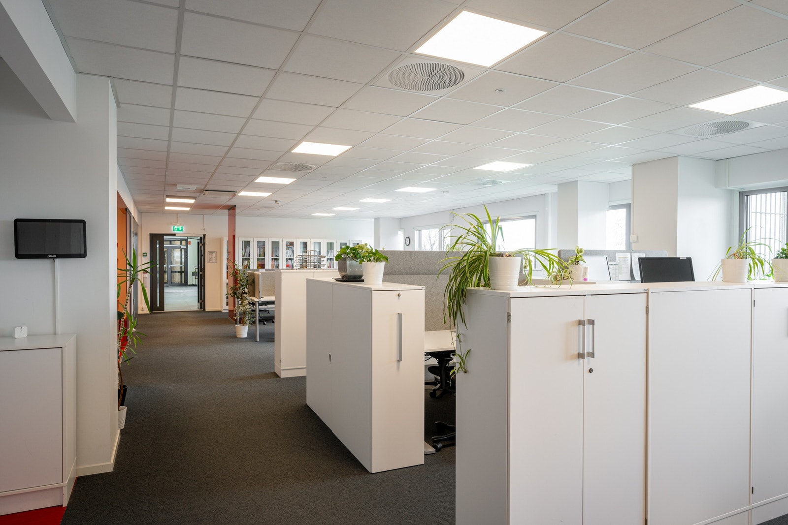 Eiendommen har en egen kontorfløy for de ansatte Galleribilde