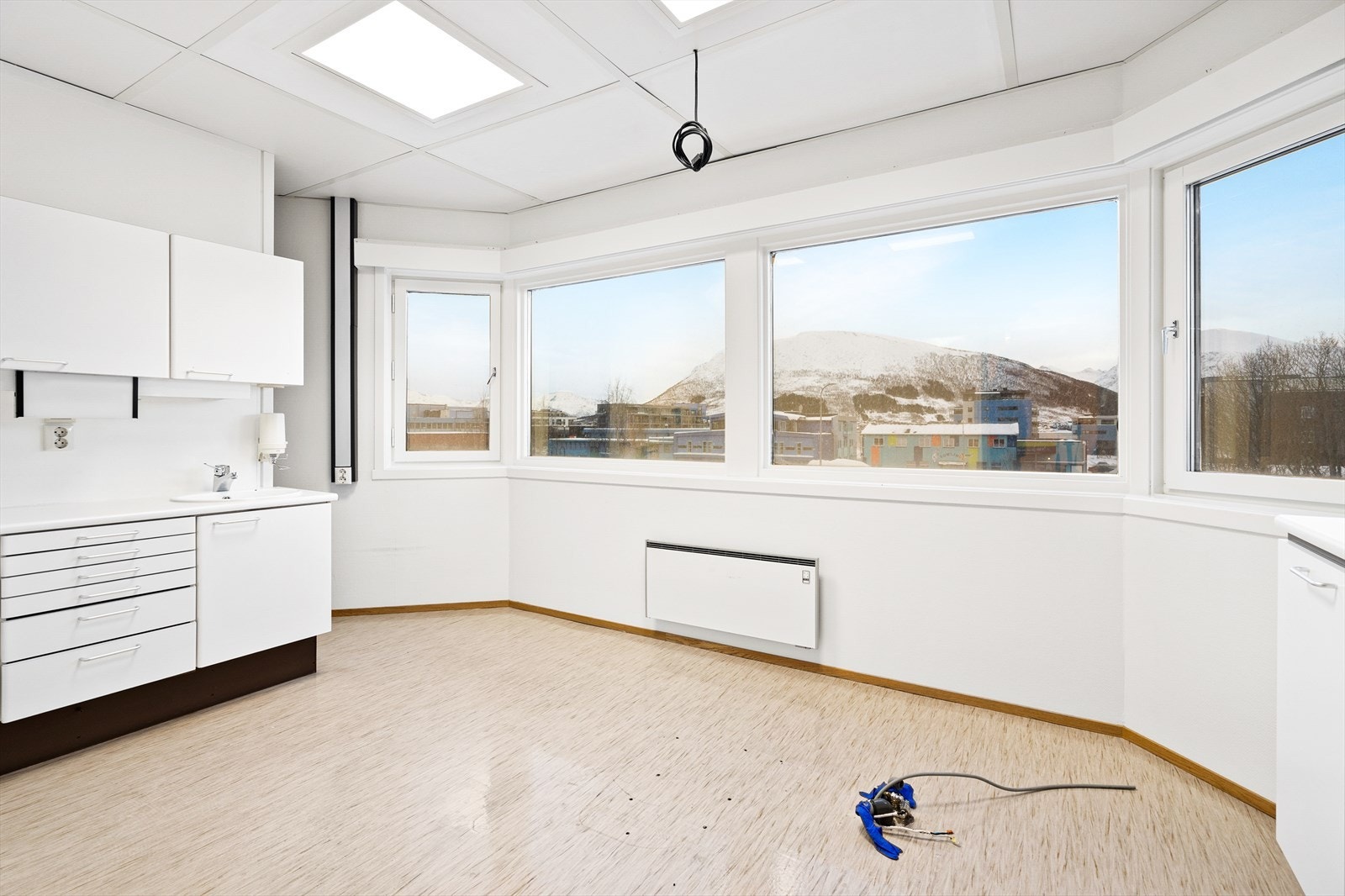 Store vindusflater også oppover i etasjene Galleribilde