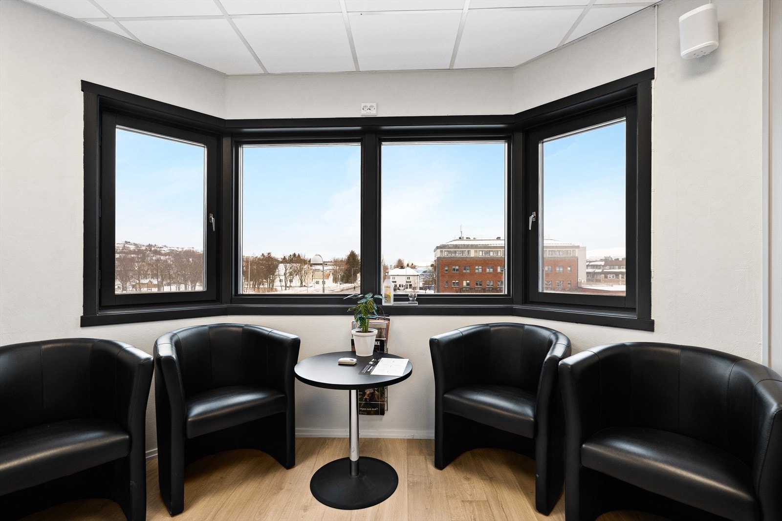 Fin utsikt fra venterommet Galleribilde