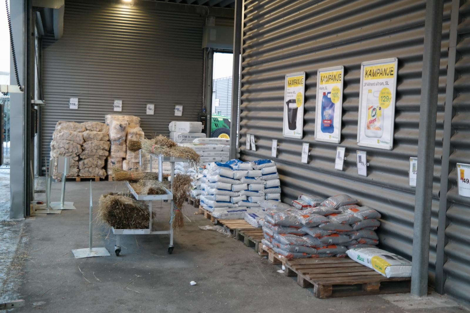 Takoverbygd inngangsparti. Galleribilde
