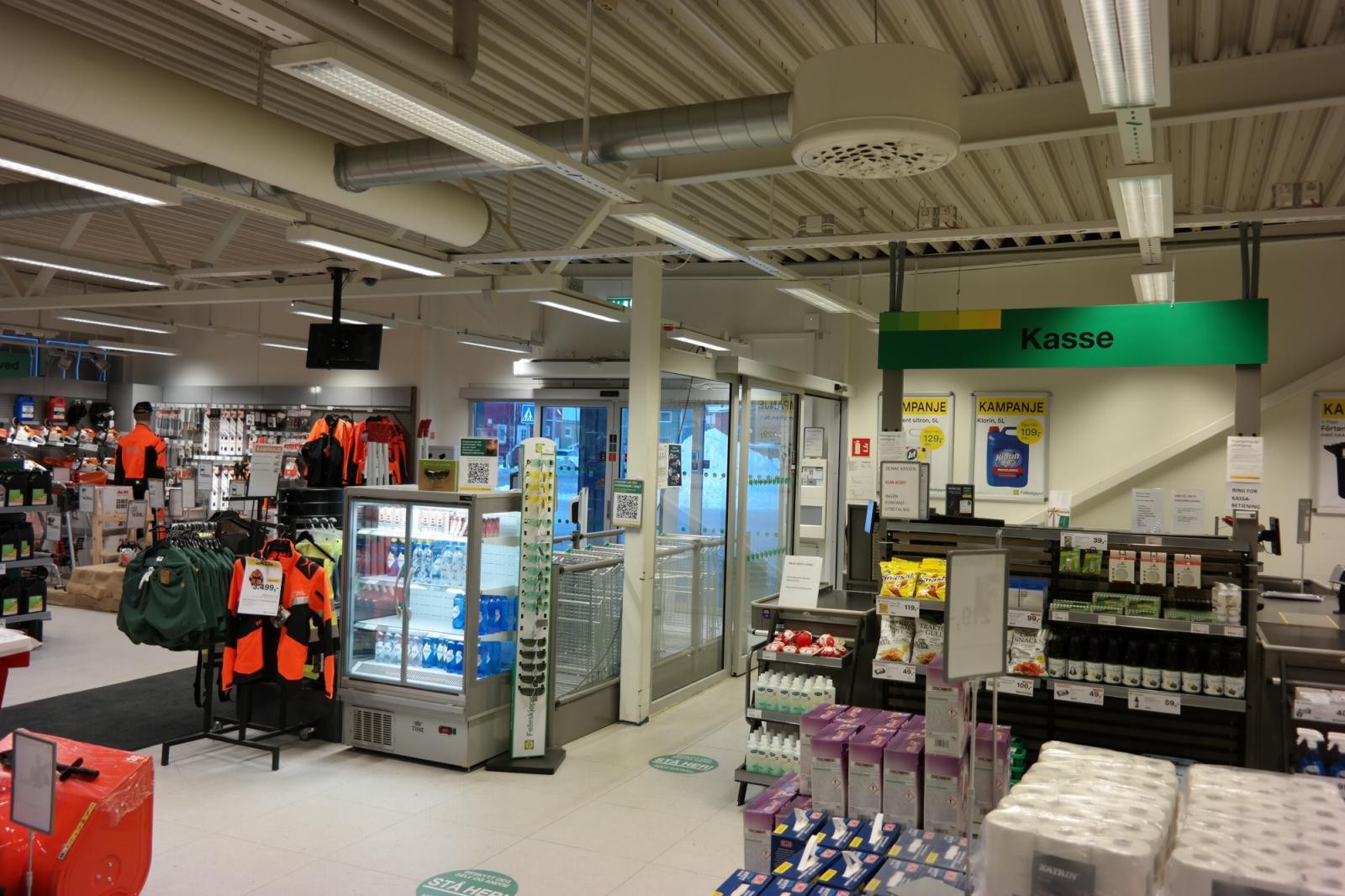 Kasse og inngangsparti Galleribilde