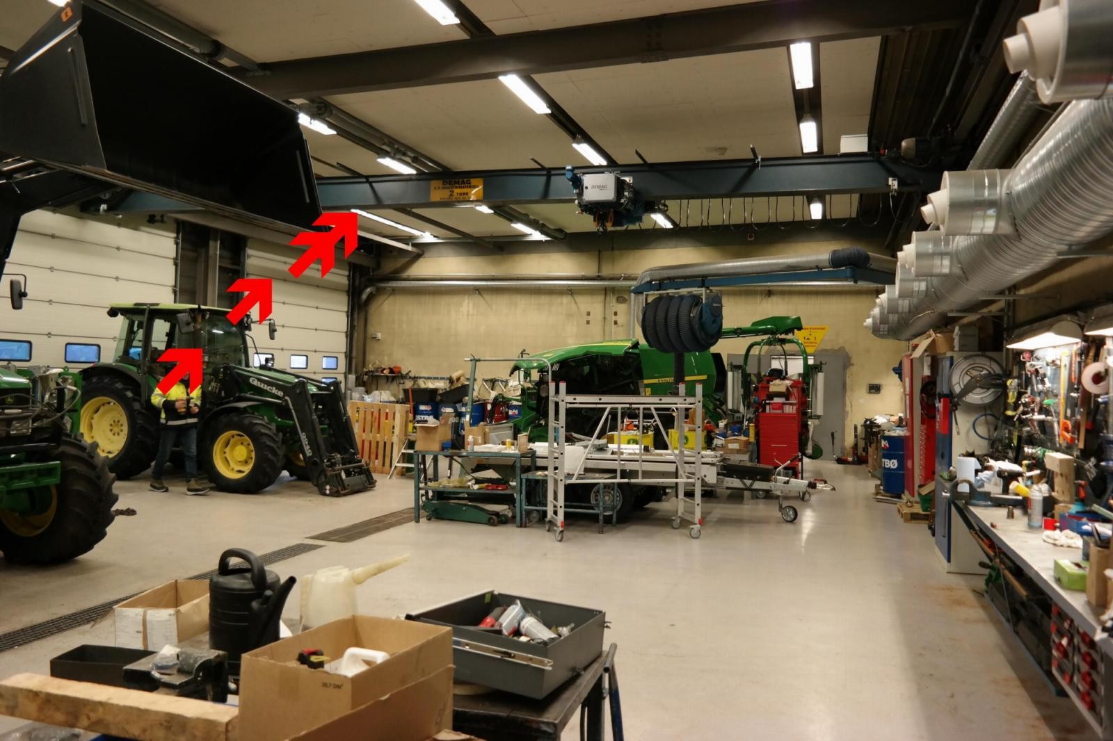 Traverskran i taket. Galleribilde
