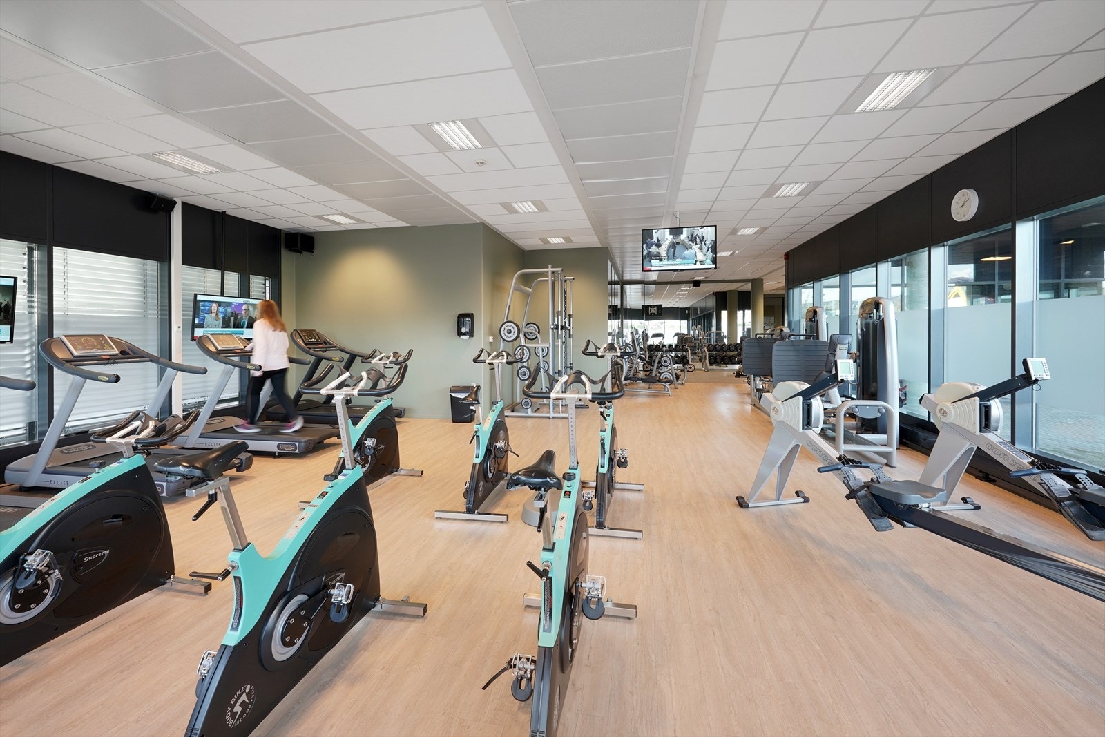 Eiendommen har et moderne treningssenter med topp moderne utstyr, inkludert tredemøller, sykler og styrketreningsapparater. Galleribilde