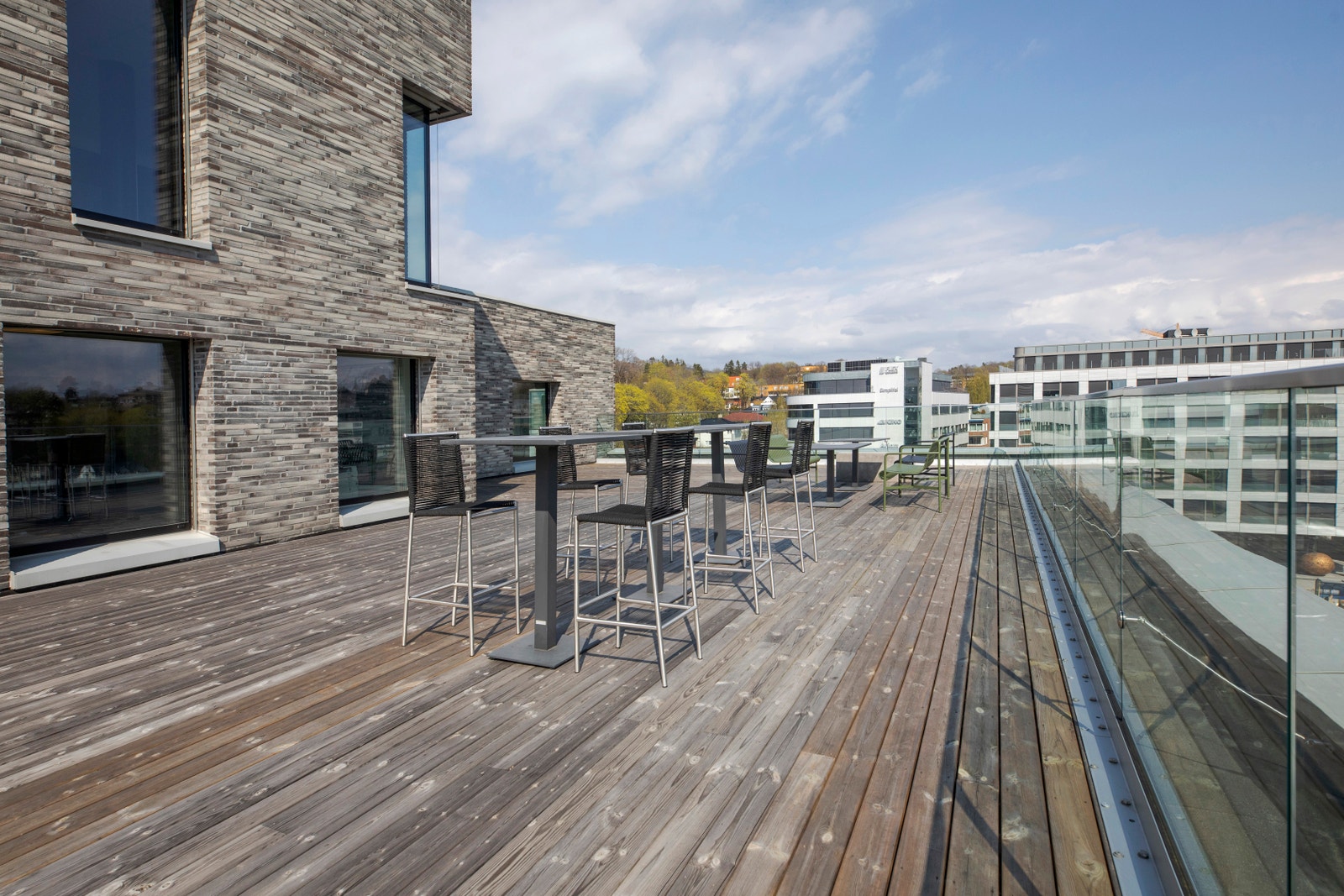 Fra lokalets eksklusive takterrasse Galleribilde