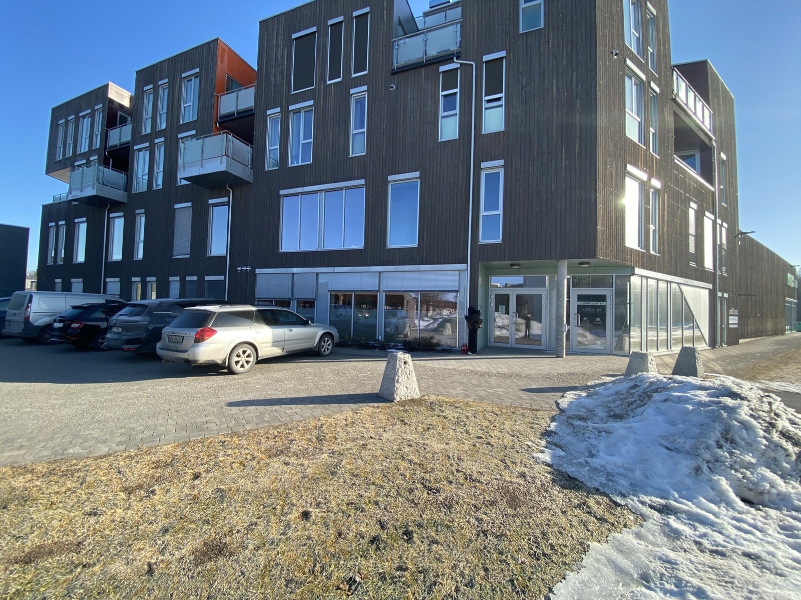 Felles inngangsparti med legesenteret i 1.etg Galleribilde