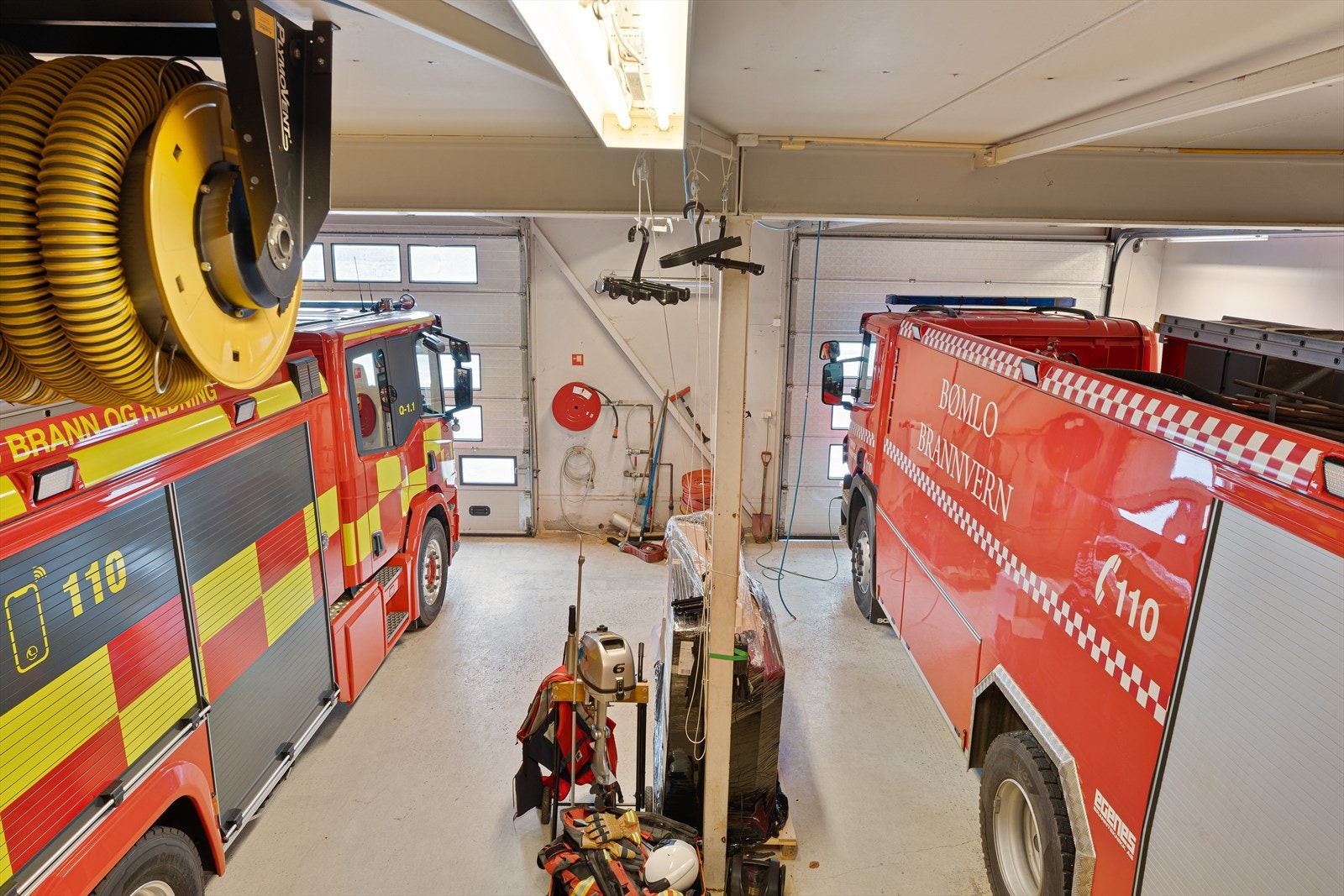 Stor garasje/lager med mange bruksmuligheter Galleribilde