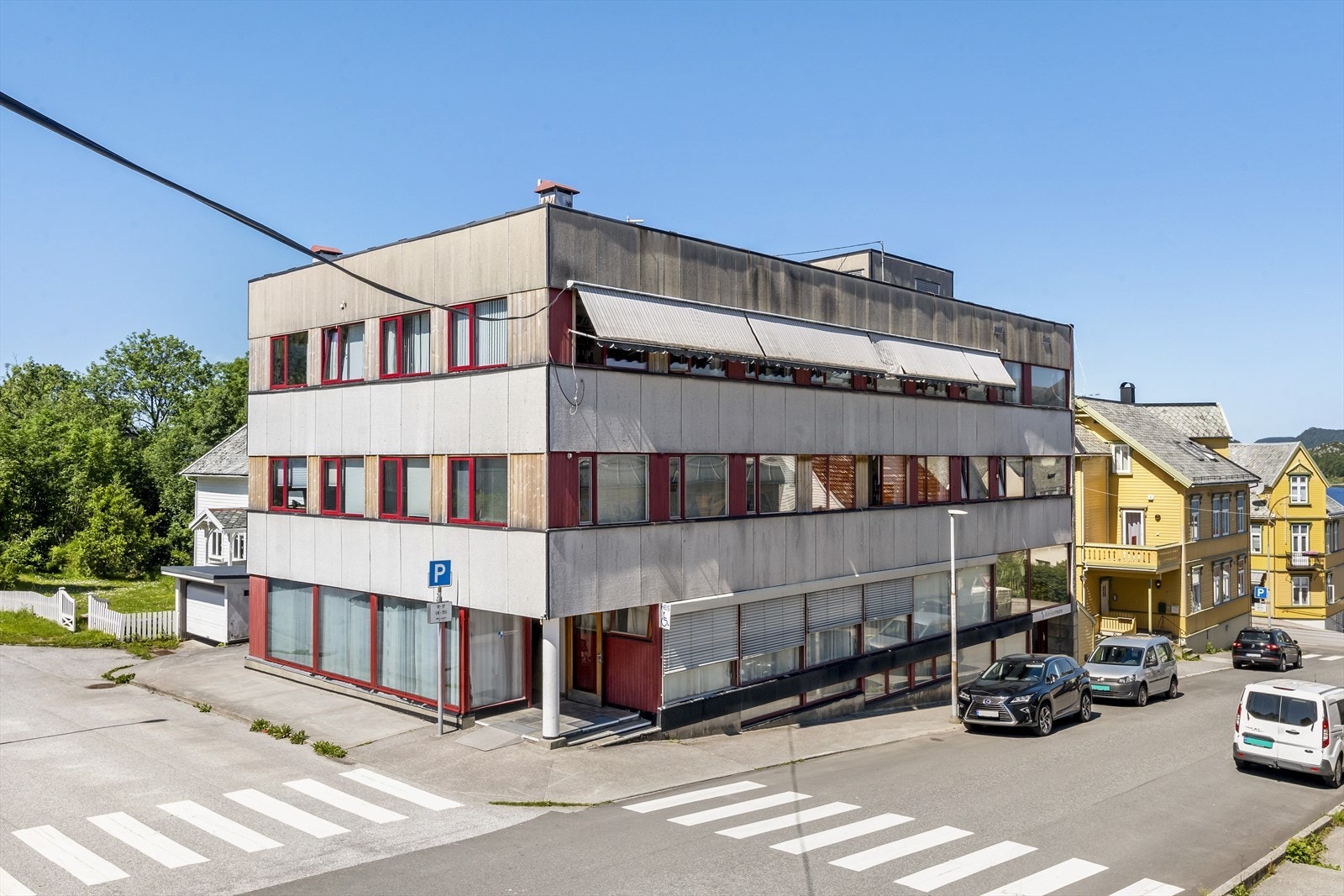 Kontorbygg i Florø sentrum Galleribilde