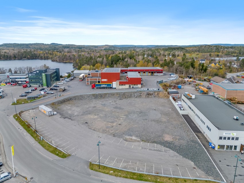 Sørmegleren har gleden av å presentere for salg en planert ferdig nærinsgstomt på 5 mål i det populære næringsområdet på Stoa Arendal. Galleribilde