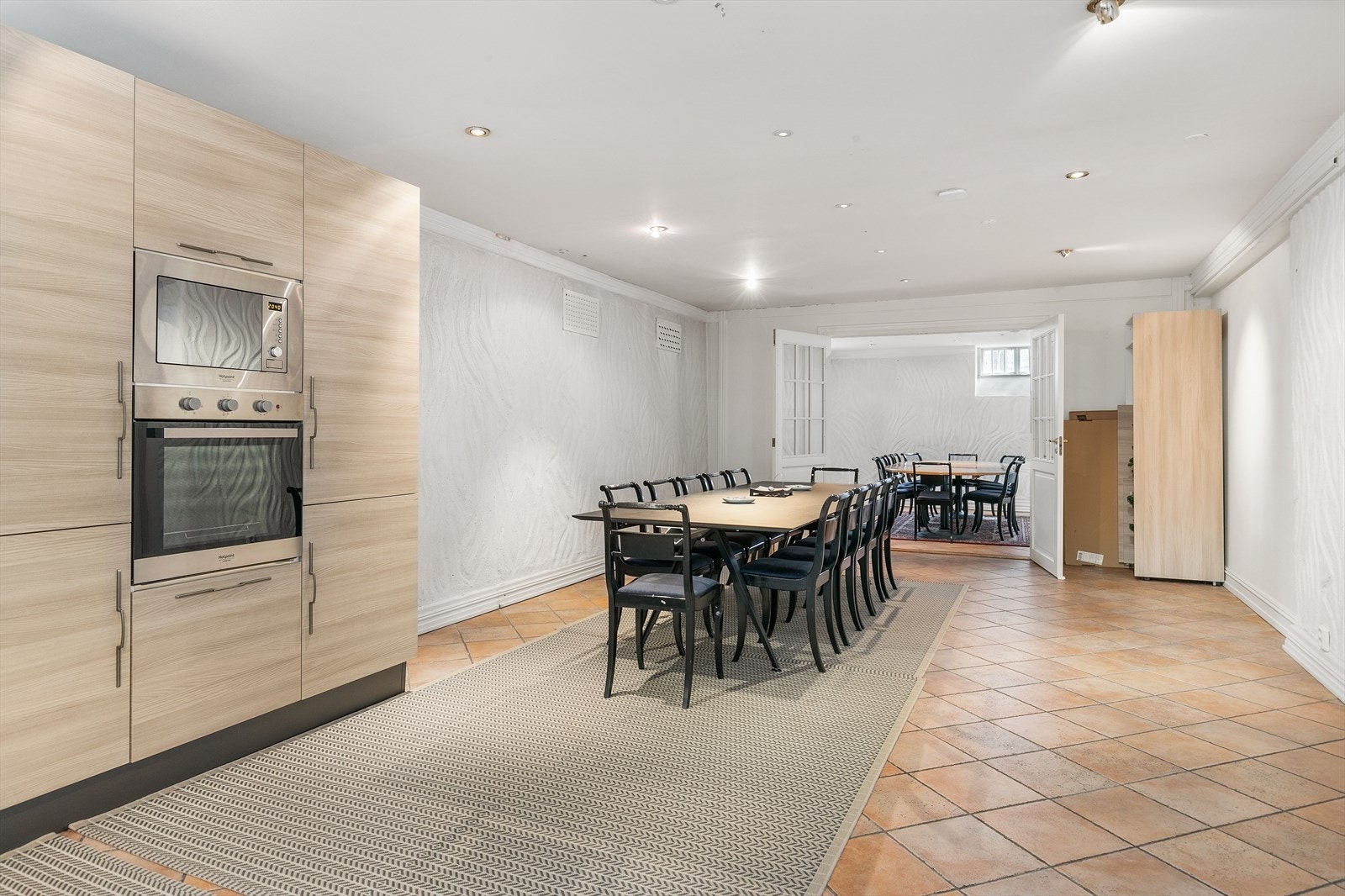 Kjeller Kjøkken med møterom. Galleribilde