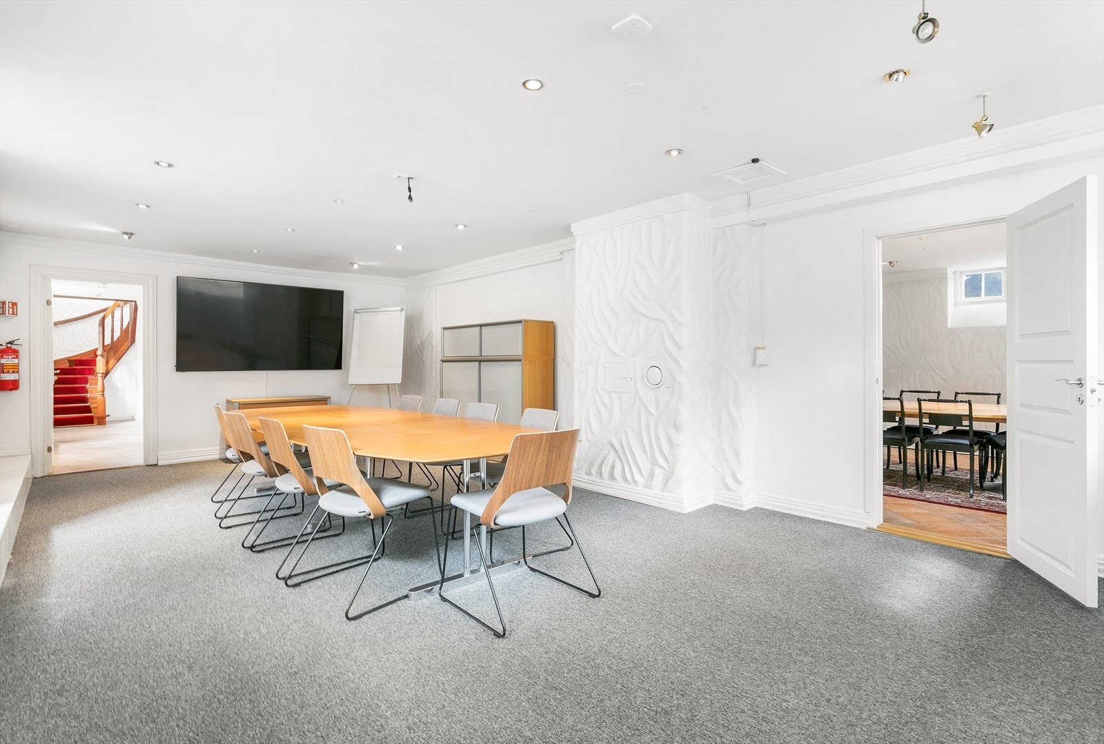 Det er flere møterom i kjeller. Galleribilde