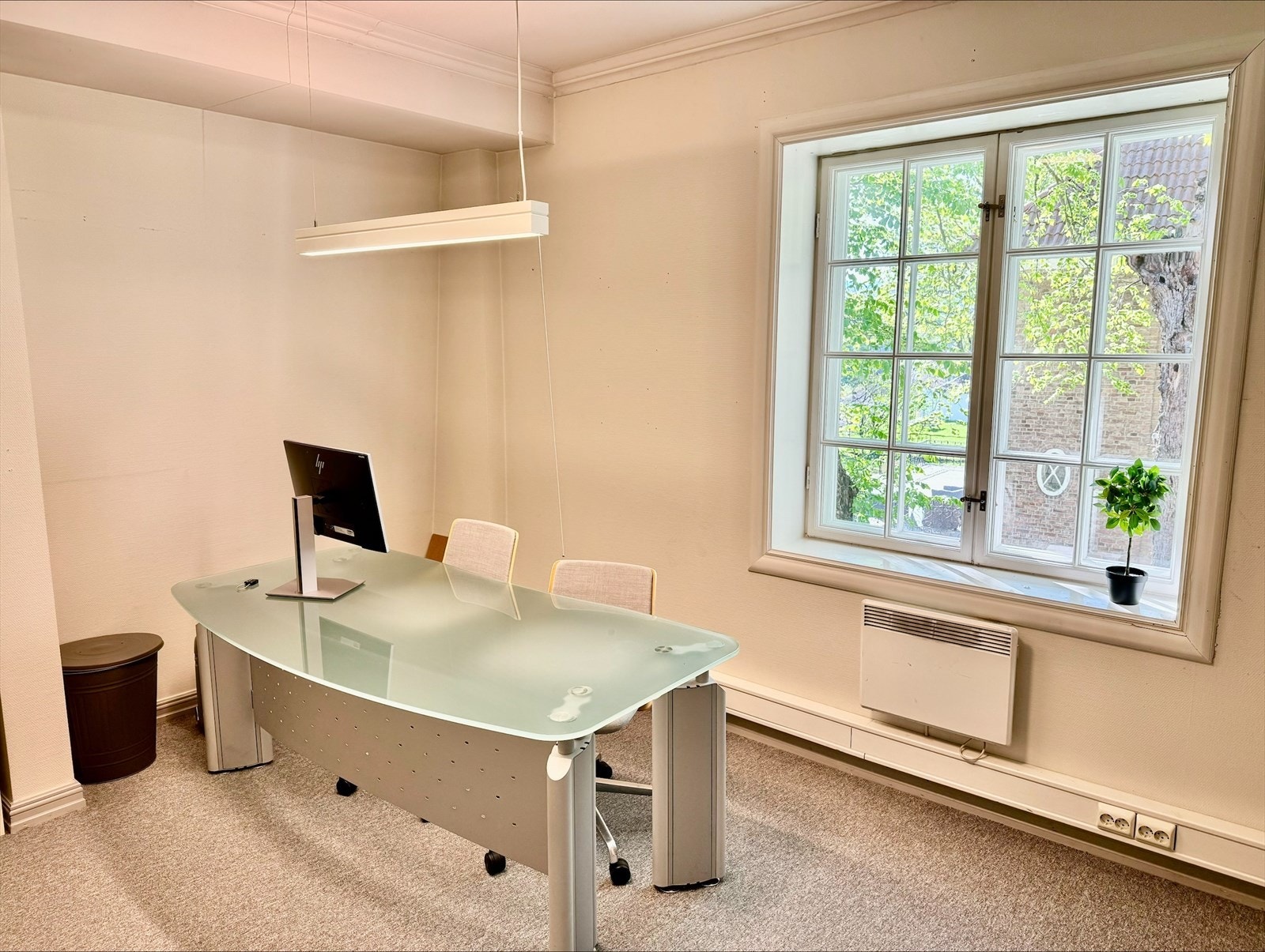 2. etg ett av 4 kontor. Galleribilde