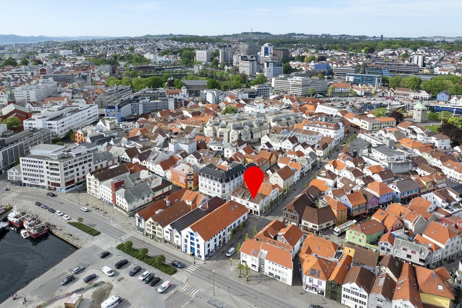 Sjarmerende bykjerneromantikk med livlige gater og nærhet til både natur og urbane fasiliteter. Galleribilde